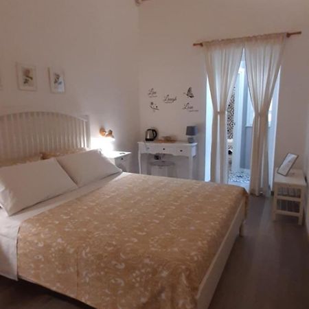 Il Poggiolo Fiorito Hotel ตารันโต ภายนอก รูปภาพ