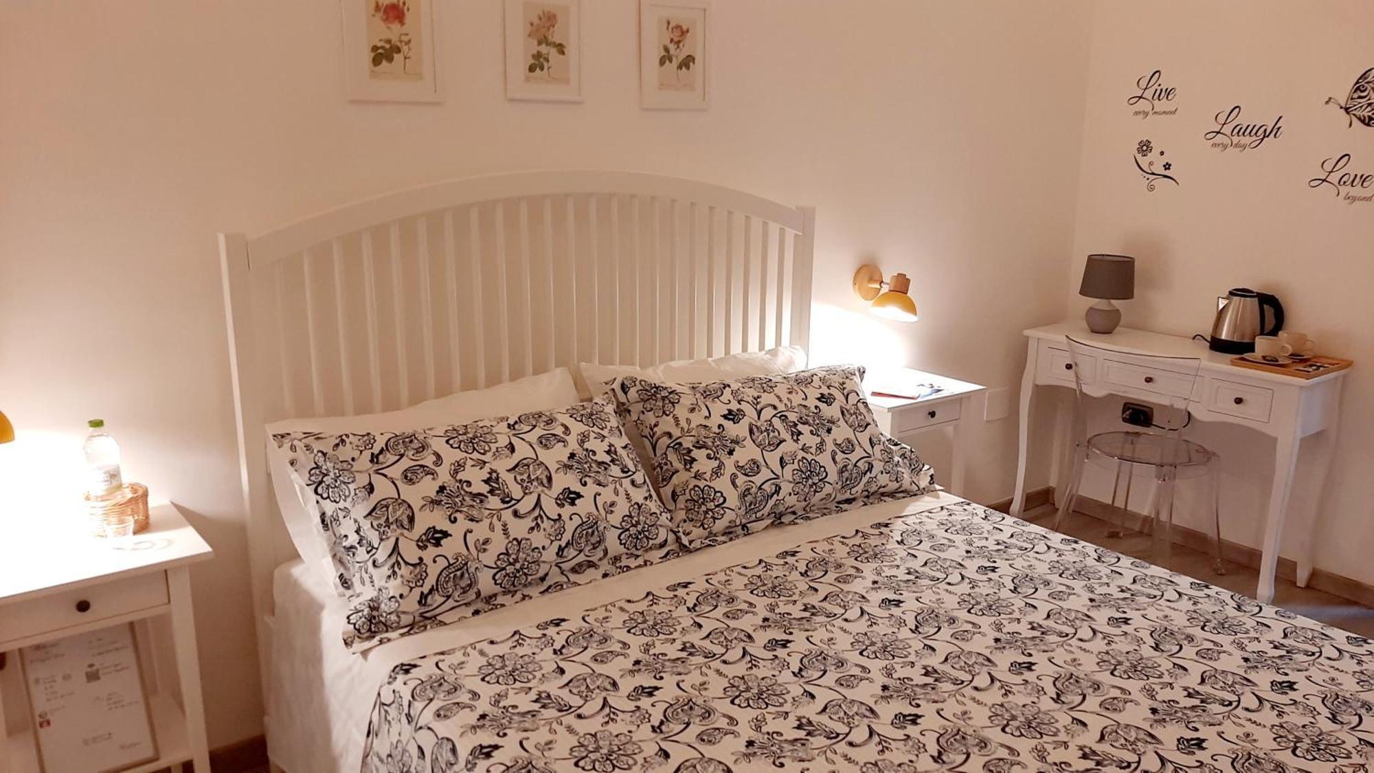 Il Poggiolo Fiorito Hotel ตารันโต ภายนอก รูปภาพ